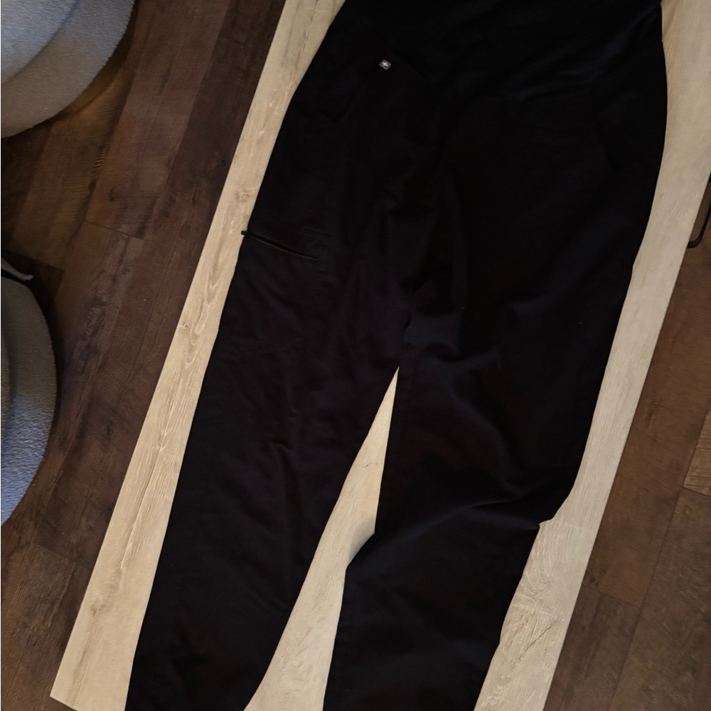 Figs maternity jogger scrubs